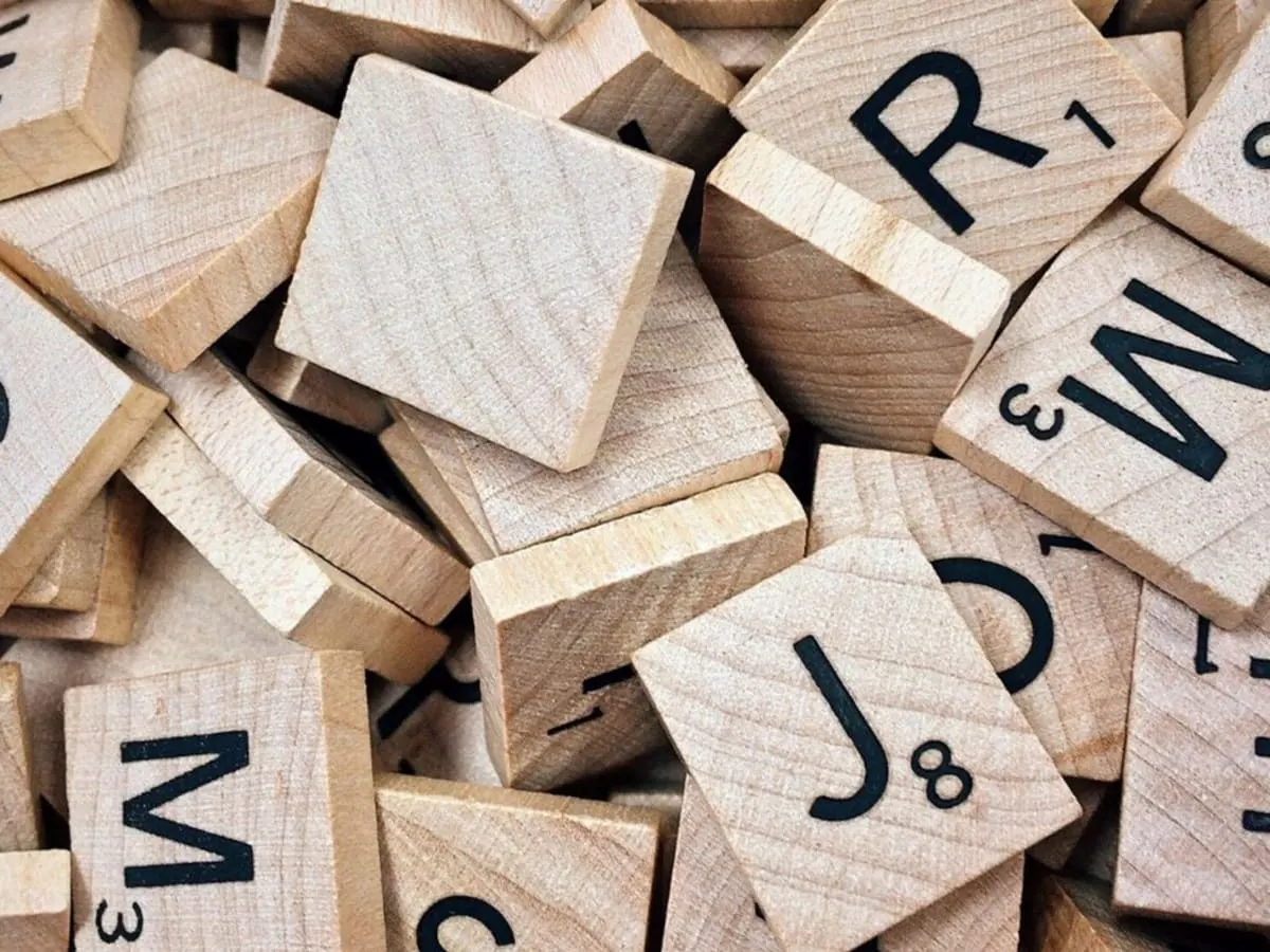Photo de pièces de lettres de scrabble