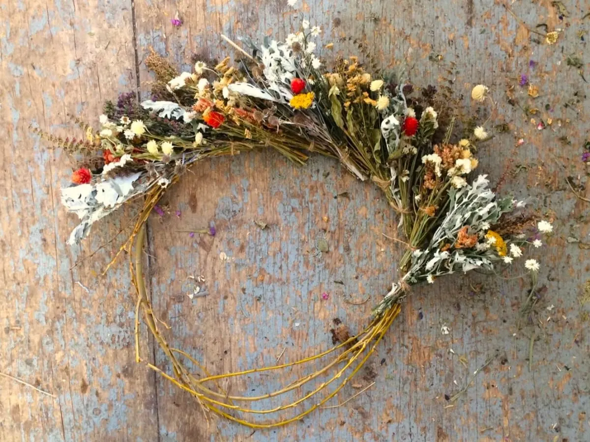 Couronne de fleurs séchées