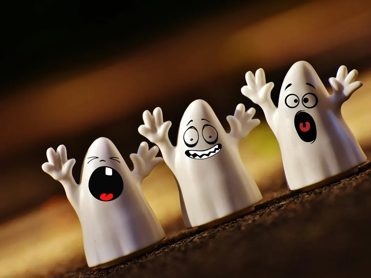 3 figurines de fantômes