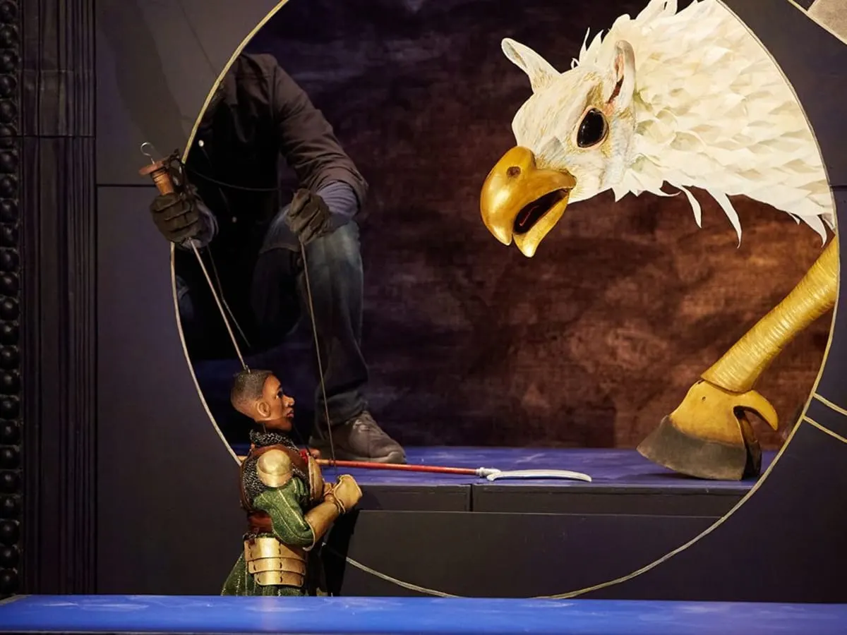 Scène d'un chevalier face à une créature ailée