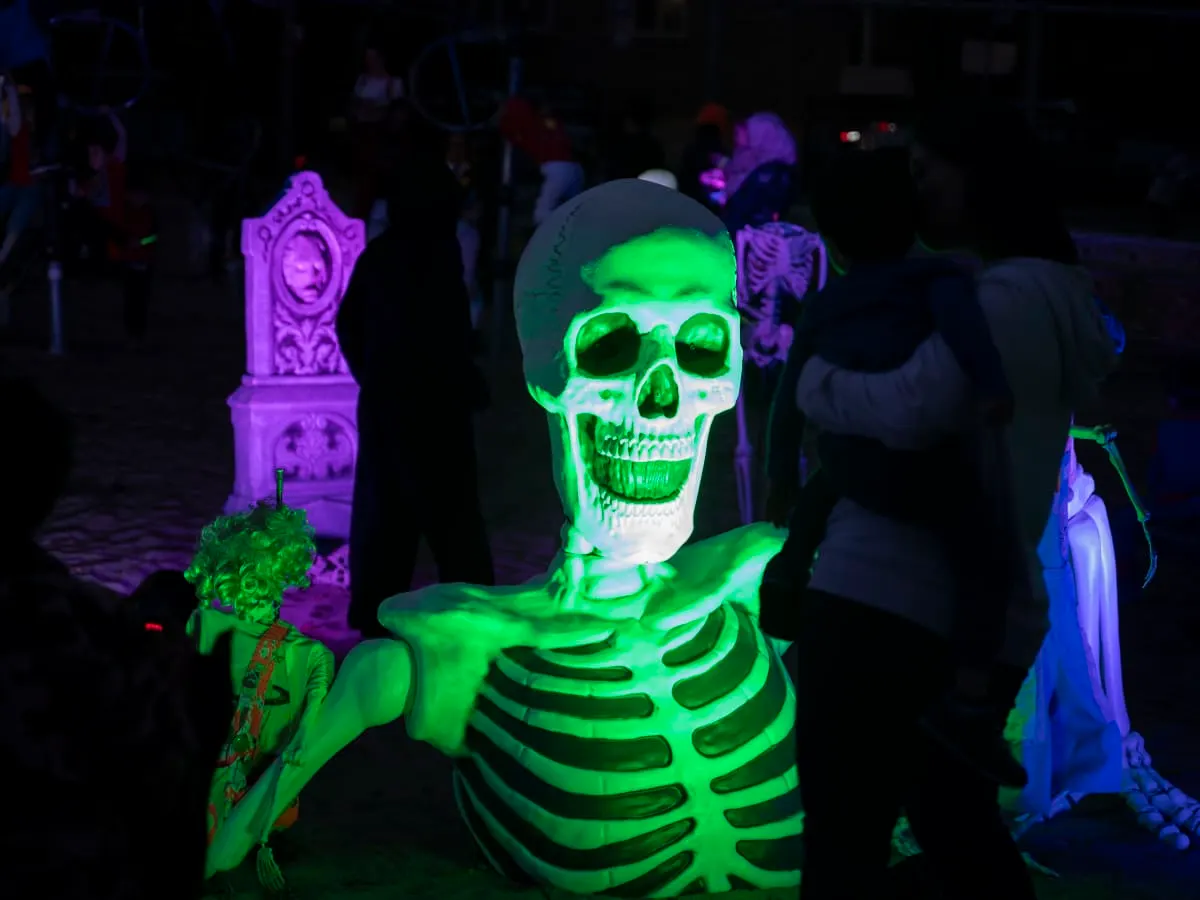 Un squelette fluorescent