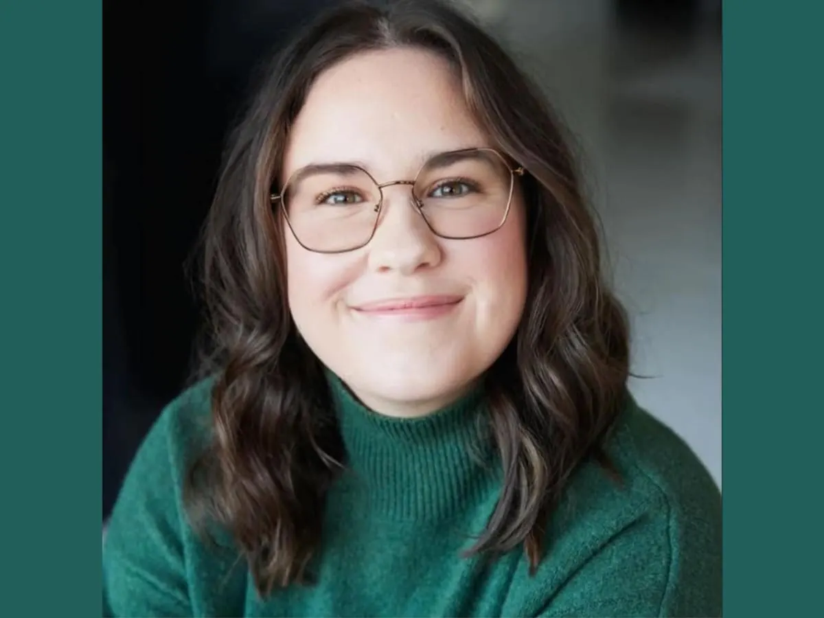 Portrait de Véronique Isabel Filion souriante.